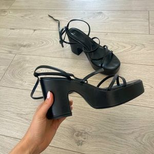 Black strappy platform sandals 🖤